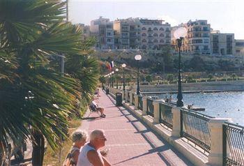 The Mediterranea Hotel & Suites St. Paul's Bay Exterior foto